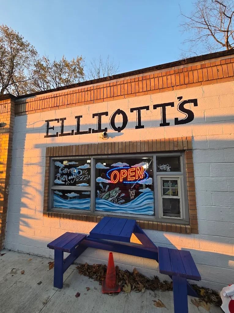 Elliott's Pizzeria on Cave Run Lake
